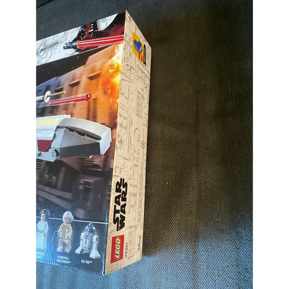 LEGO Star Wars: Luke Skywalker’s X-Wing Fighter (75301) - Brand New & Sealed - Picture 4 of 5